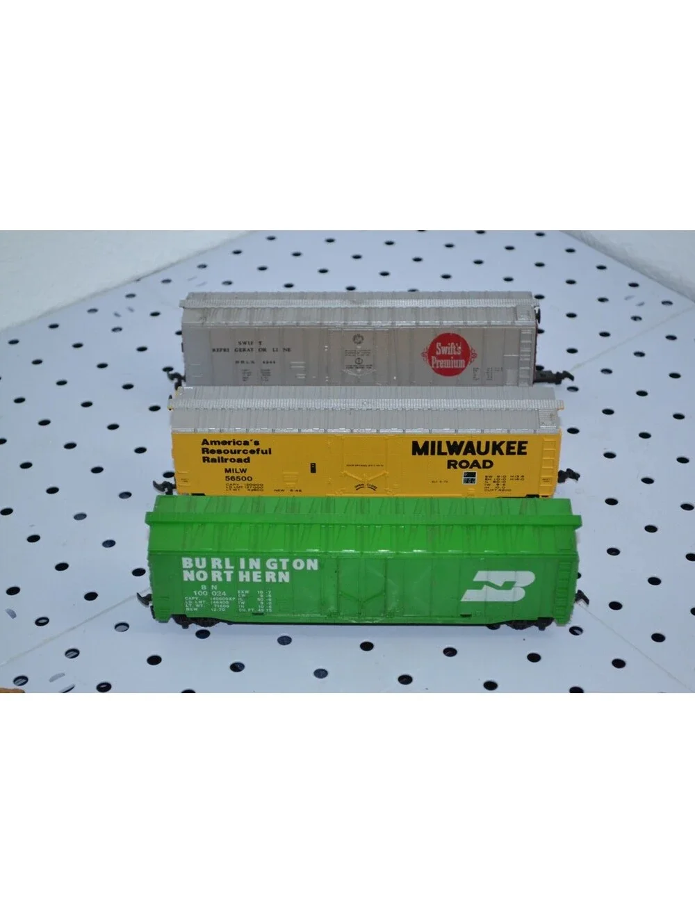 Vintage Box Cars HO Scale Lot of 3 Bachmann Tyco Burlington, Milwaukee, Swift